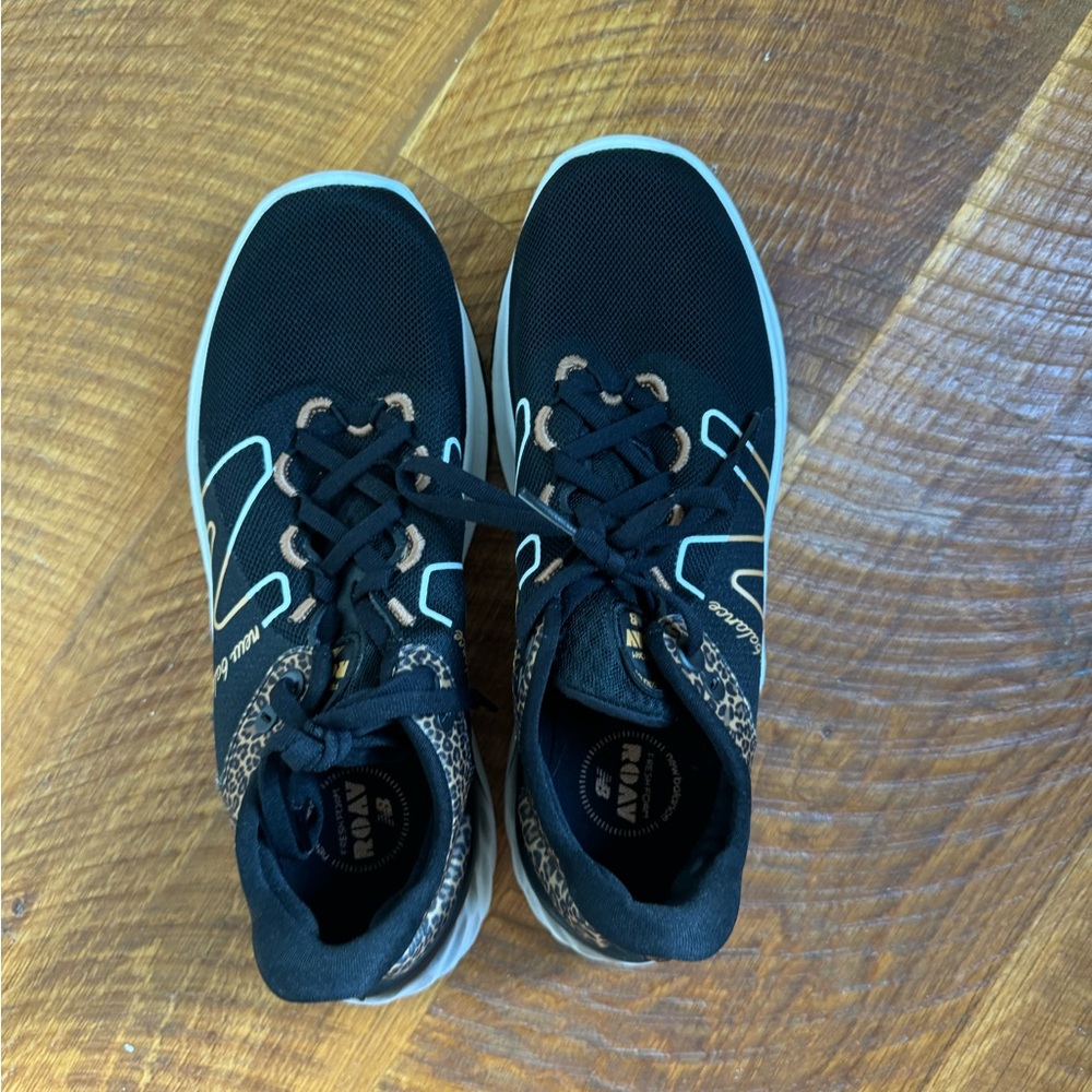 New Balance Roav sneaker, size 9.5. Black, white, and leopard/animal print - Picture 2 of 8